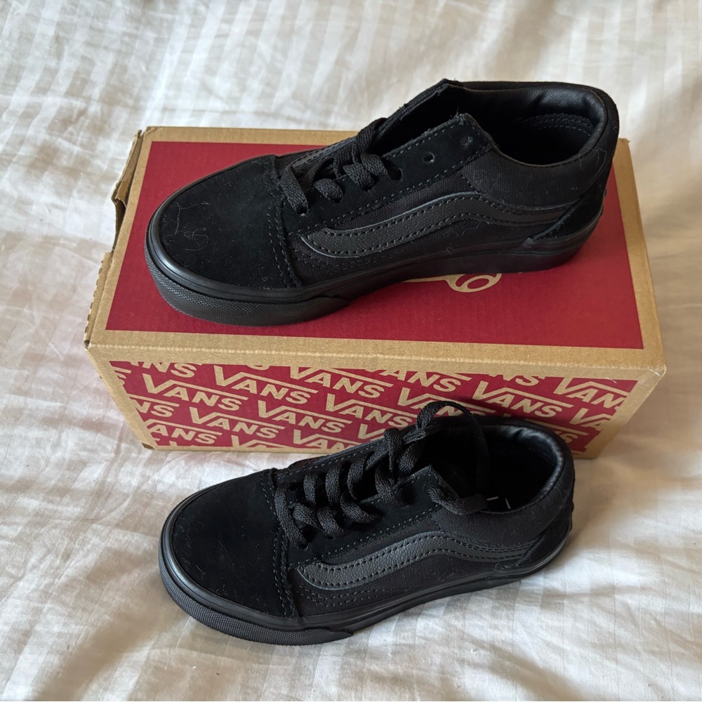 Vans Black Old Skool Sneakers Classic Low-Top Design
